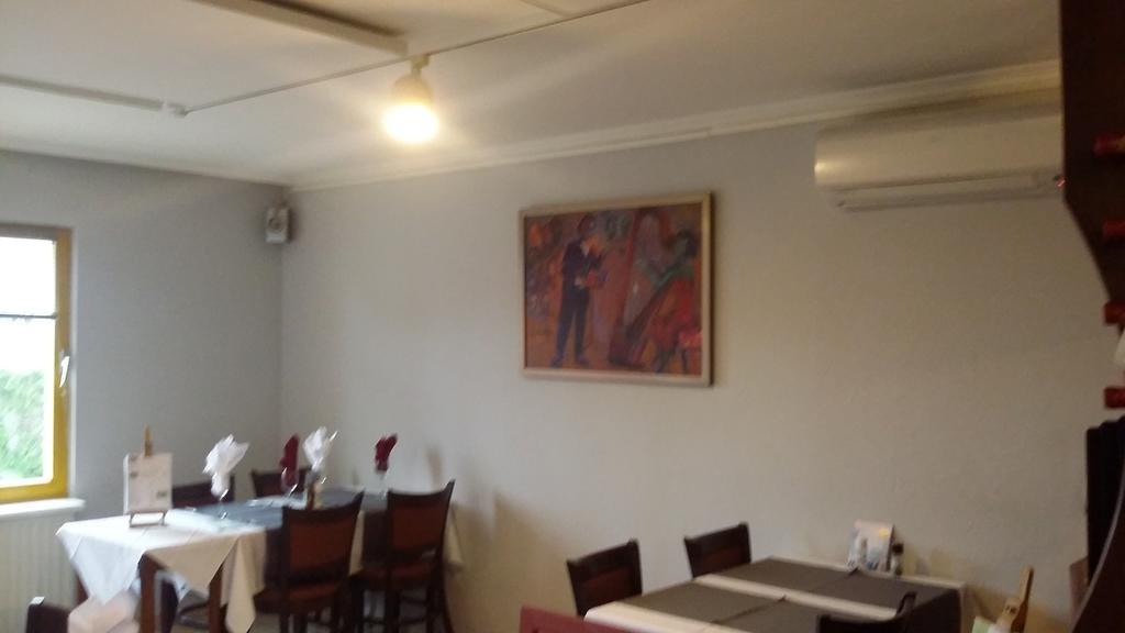 Hotel De Foetz Luaran gambar