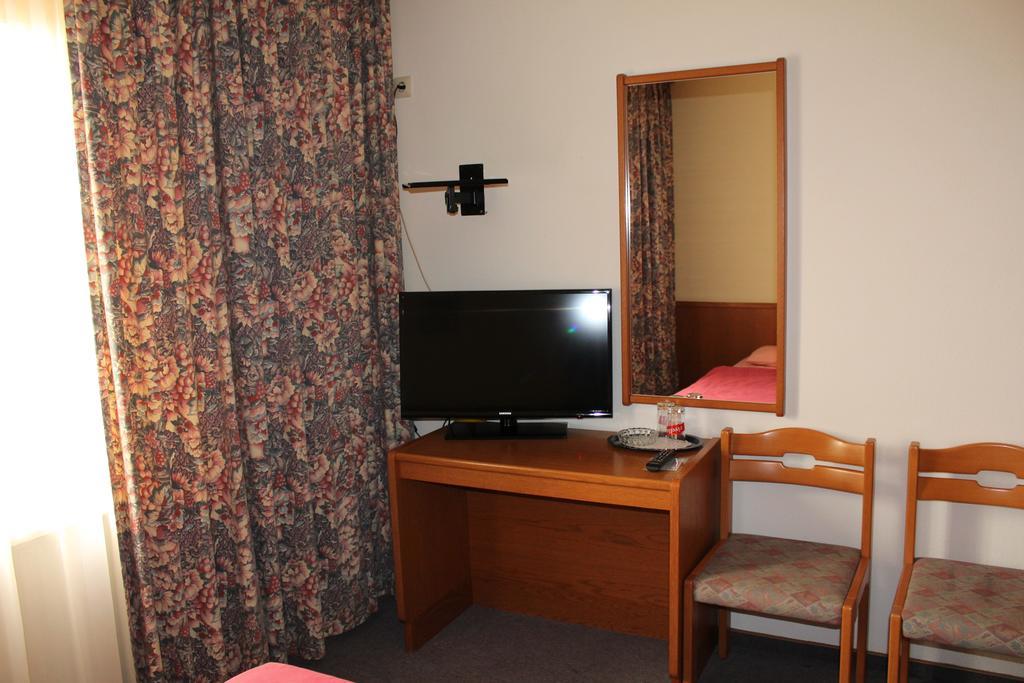 Hotel De Foetz Luaran gambar