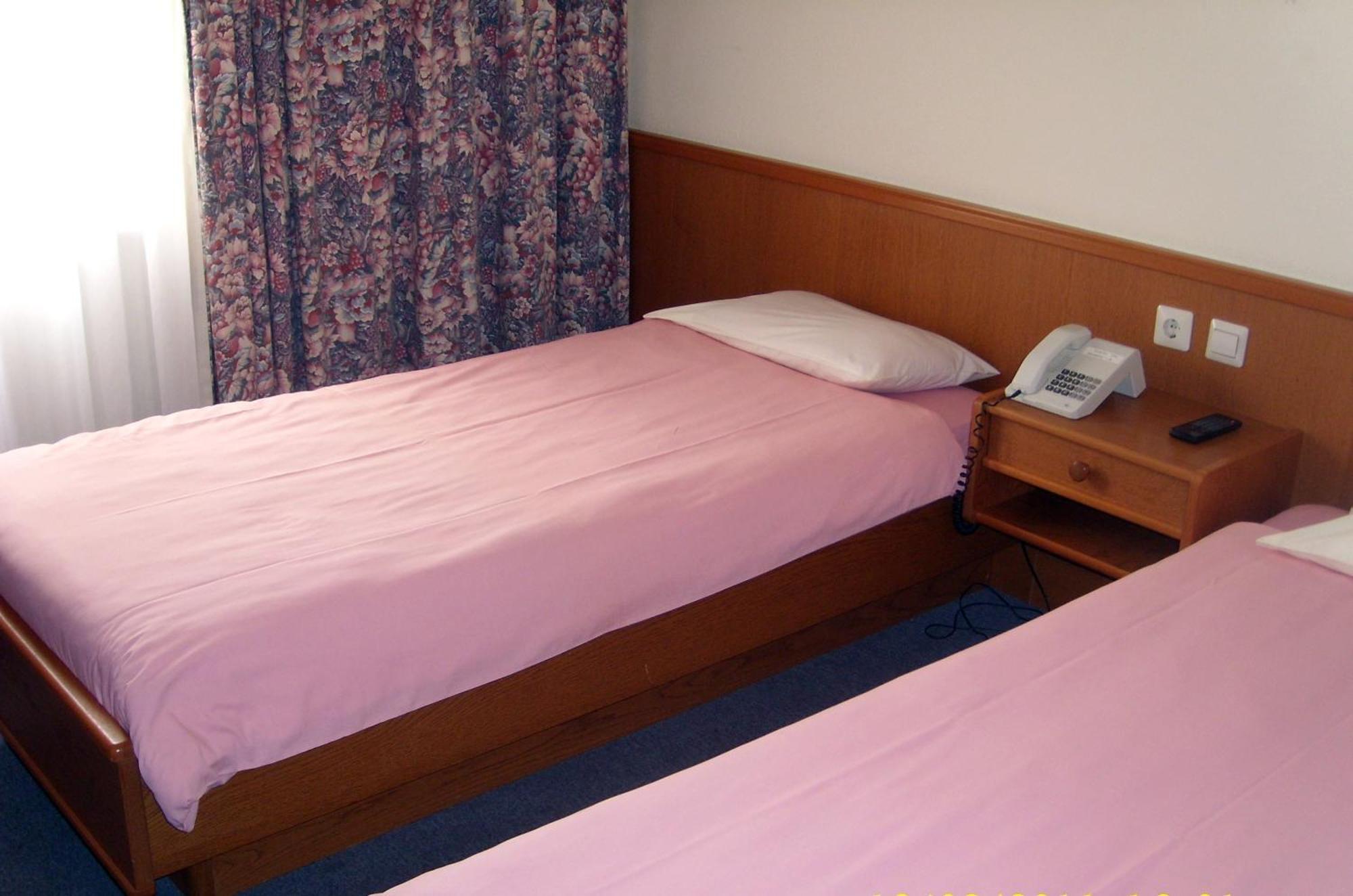 Hotel De Foetz Luaran gambar